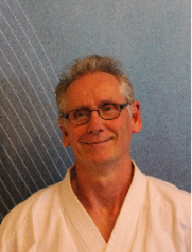 Valmentajana ryhm&auml;liikunnoissa:
kahvakuula, kuntokarate ja kuntonyrkkeily